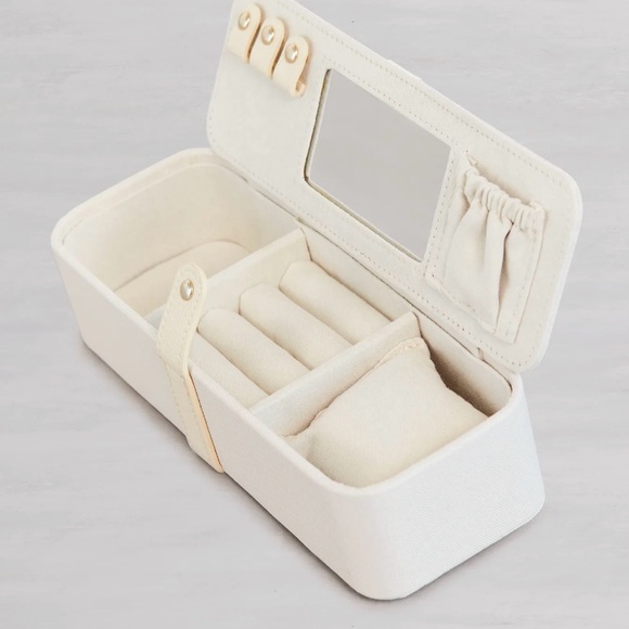 Béis “The Jewelry Case” Cream Jewelry Organizer with Mirror NWT - Picture 8 of 9